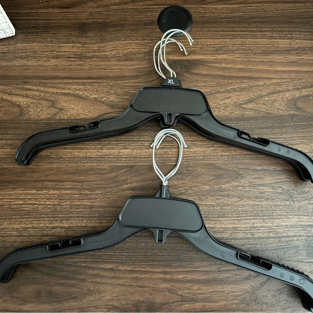 Retail Black Plastic Clothing Hangers